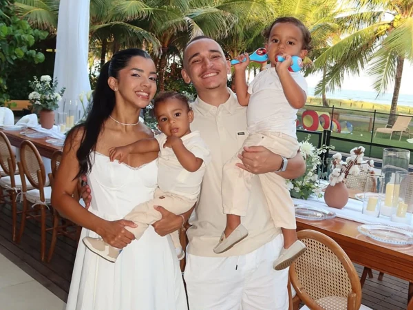 Imagem associada à matéria: João Gomes e Ary Mirelle comemoram dois anos de casamento em família