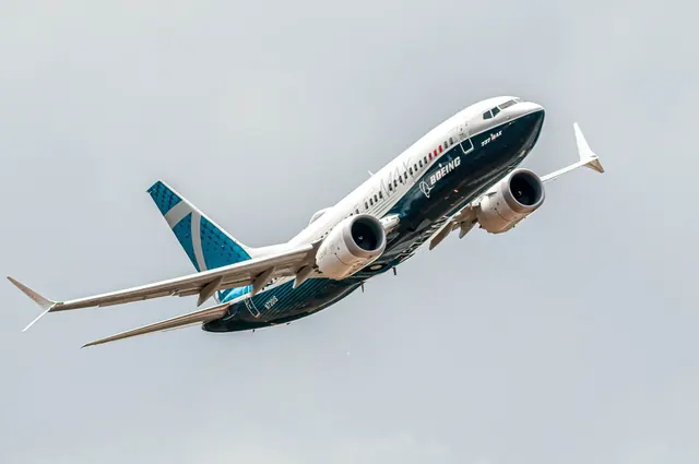 Aeronave Boeing 737 MAX 10 em voo