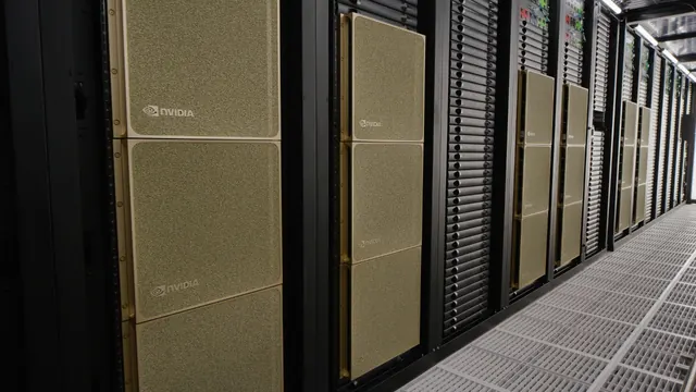 Infraestrutura real de servidores de processamento de inteligência artificial