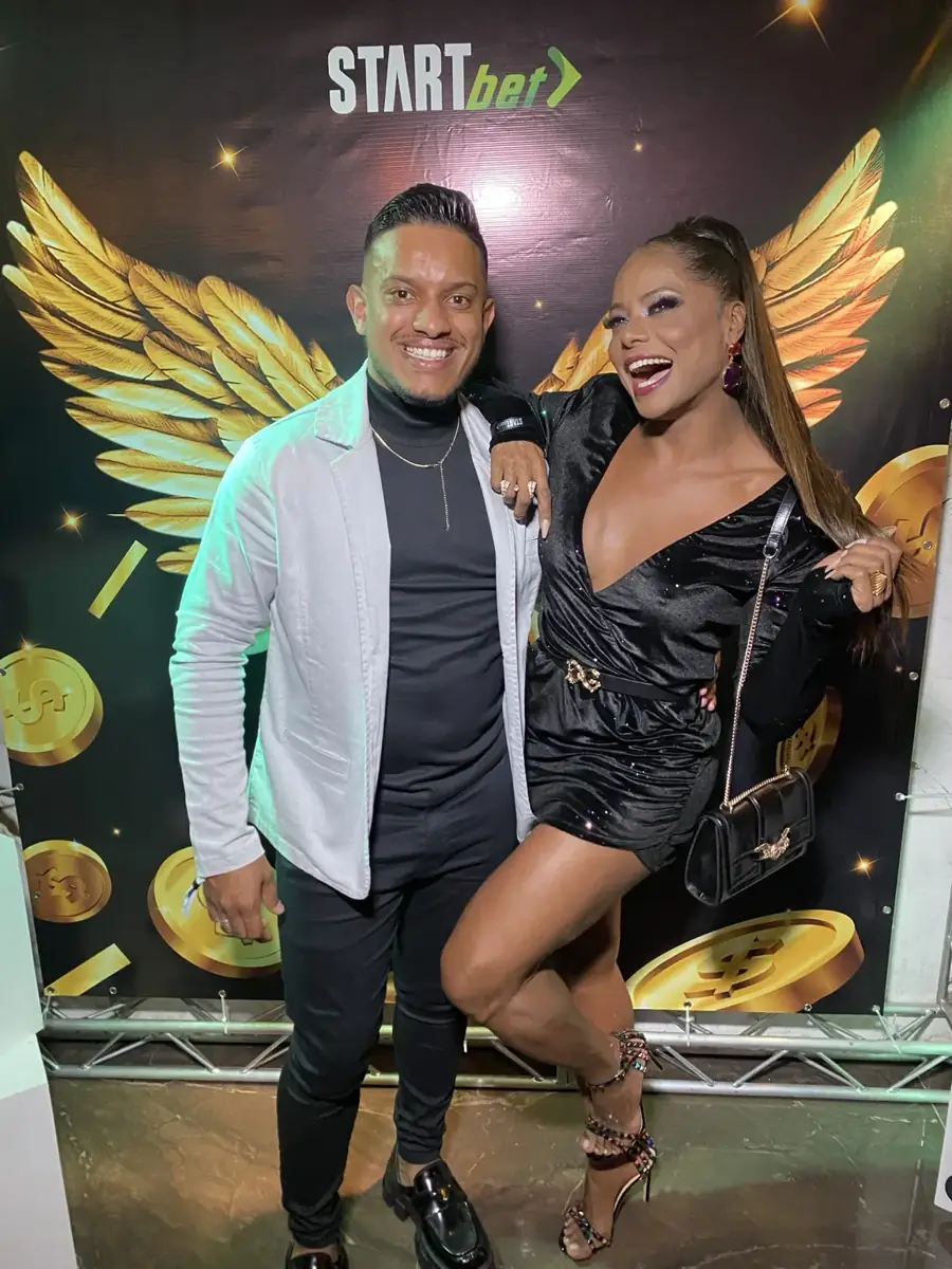 Vinicius Xavier em encontro com Adriana Bombom, registro do acervo pessoal