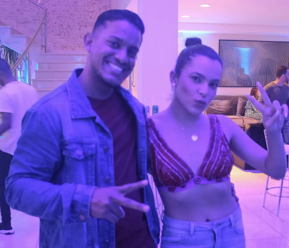 Vinicius Xavier em encontro com Emily Araújo, registro fotográfico do acervo pessoal